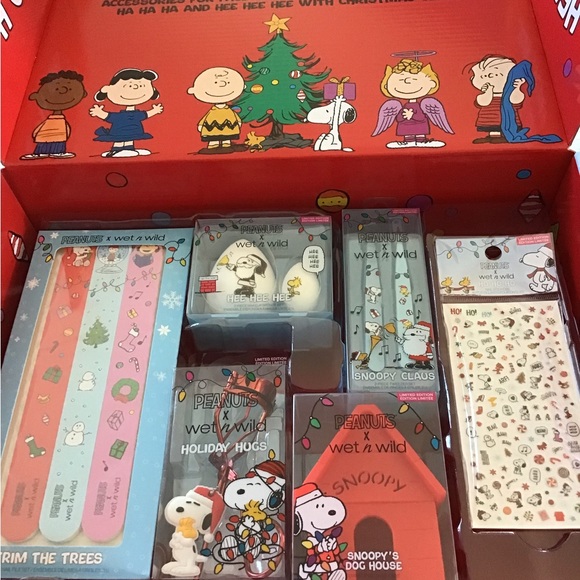 Wet N Wild x Peanuts PR Box 11 products + Bonus Sample - Picture 2 of 3